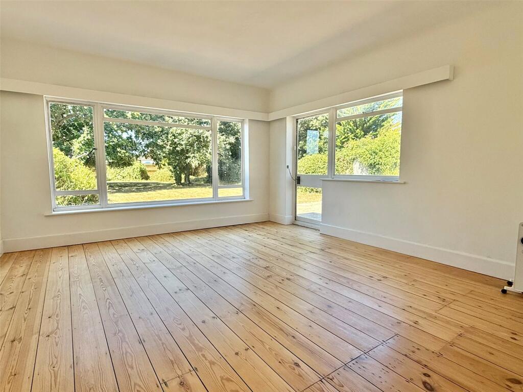 House in New Forest, Milford-on-Sea - More