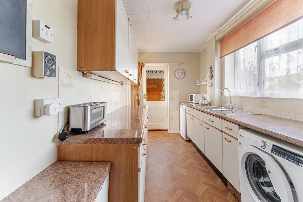 Summerlands Road, BS23 photo 4