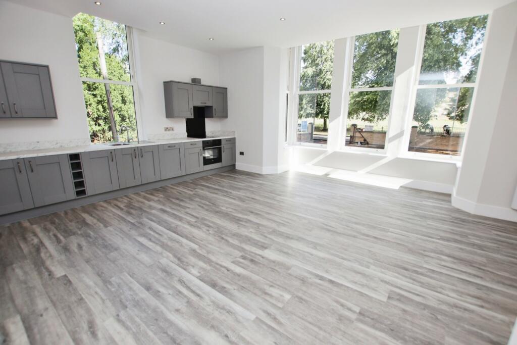 Main image of property: 76 South Park, Lincoln, Lincolnshire, LN5