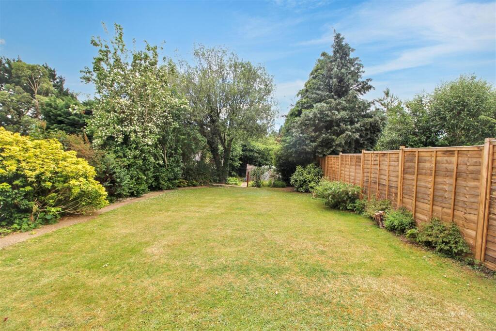 Fairford Road, Tilehurst, Reading – pohled 4