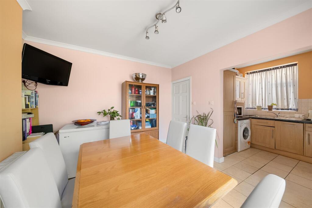 House in London, Hounslow West - View 4