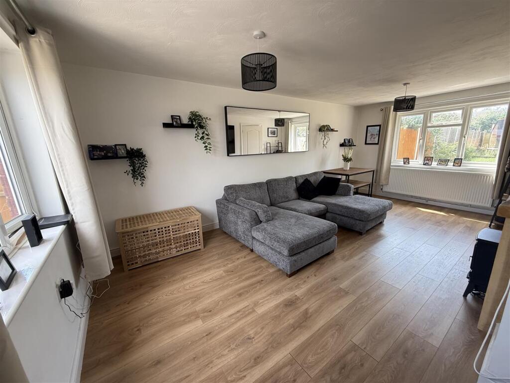 Brackenwood Road, Burton-On-Trent photo 4