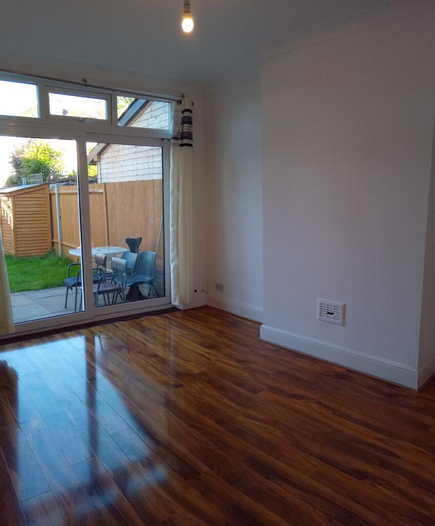 House in Croydon - View 3