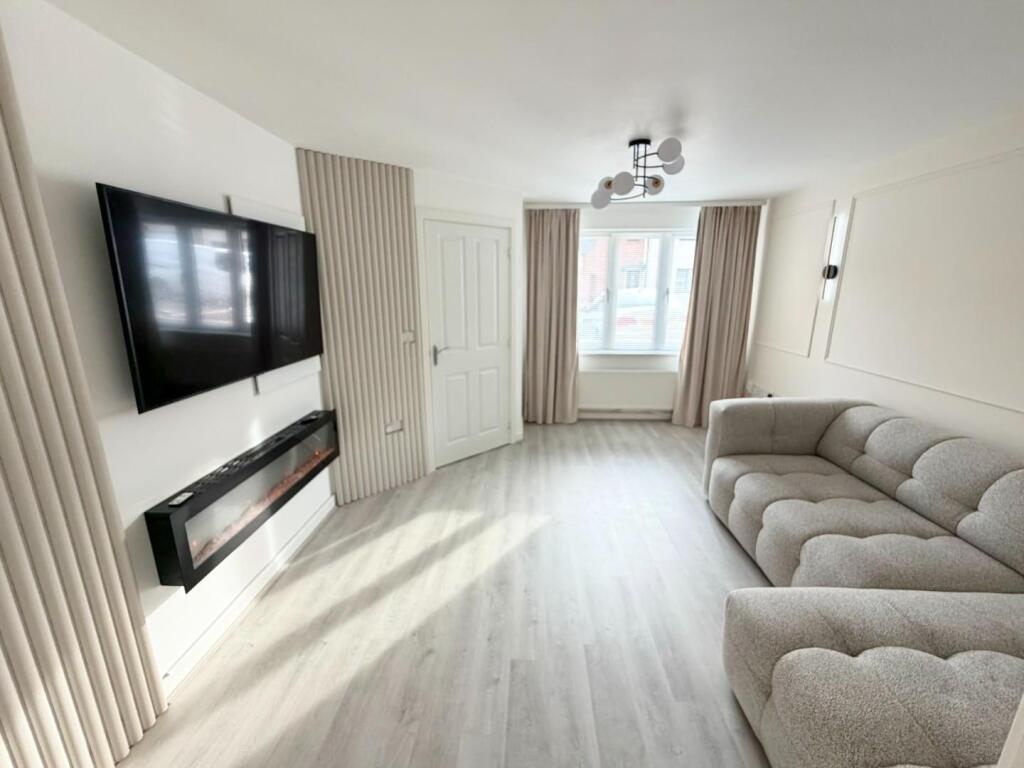 House in Upton, Marina Park - View 5