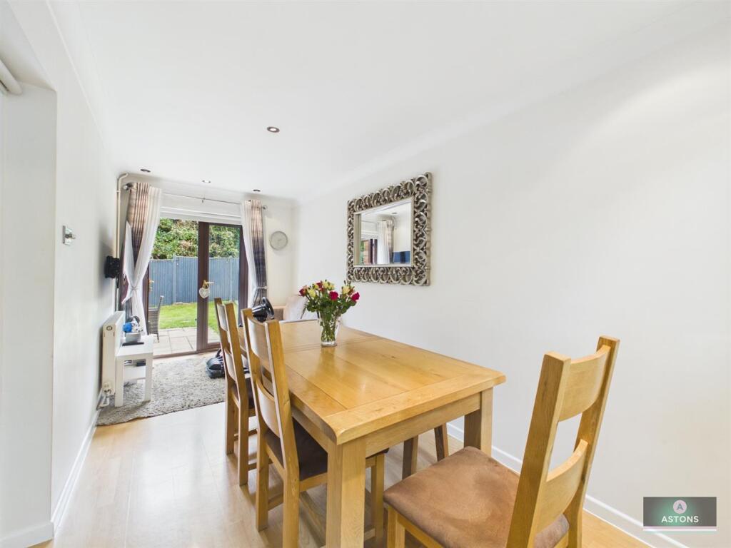 House in Crawley, Southgate - View 4