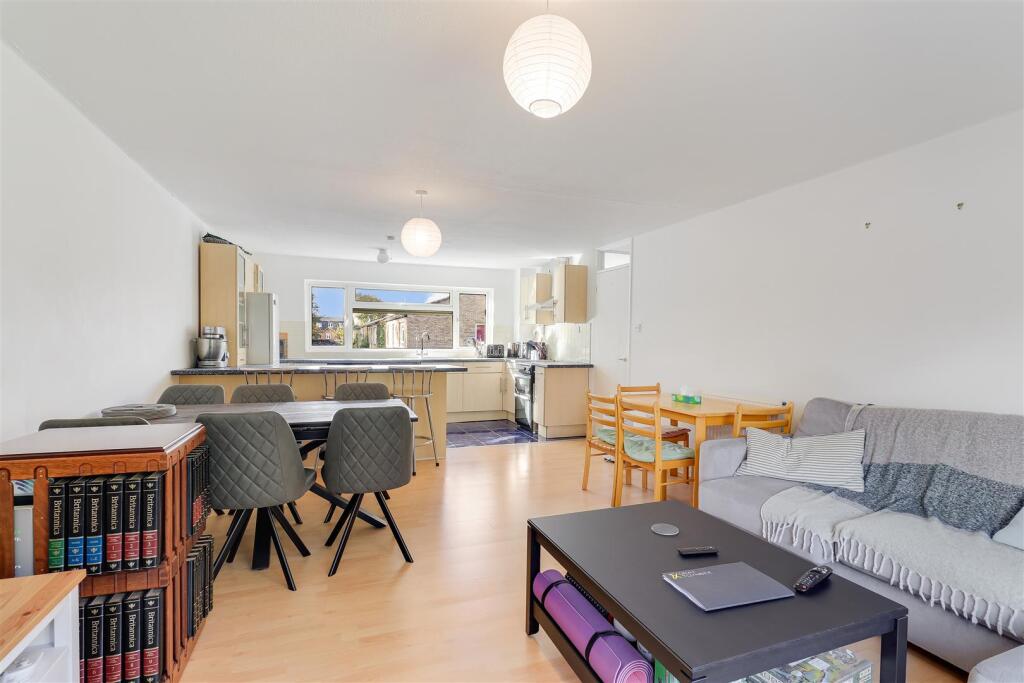 Apartment in Cambridge, Eddington - More