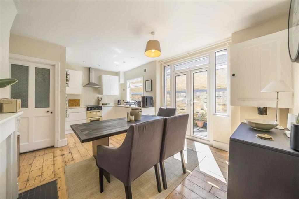 Apartment in London - View 3