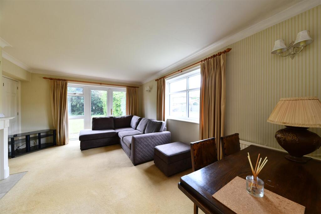 Whitney Drive, Stevenage photo 2