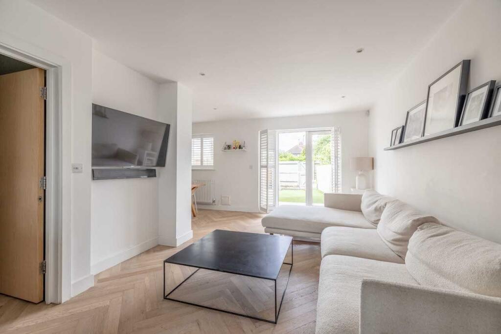 Green Lane, Datchet, SL3 photo 3