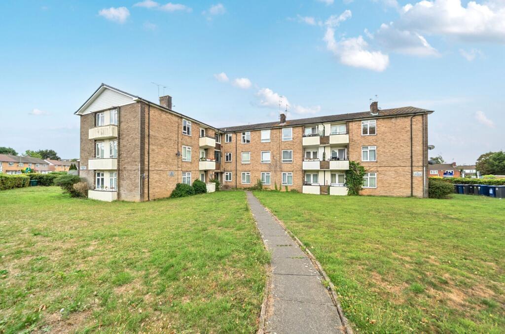 2-bed flat on Quinta Drive, Barnet, EN5, £305,000