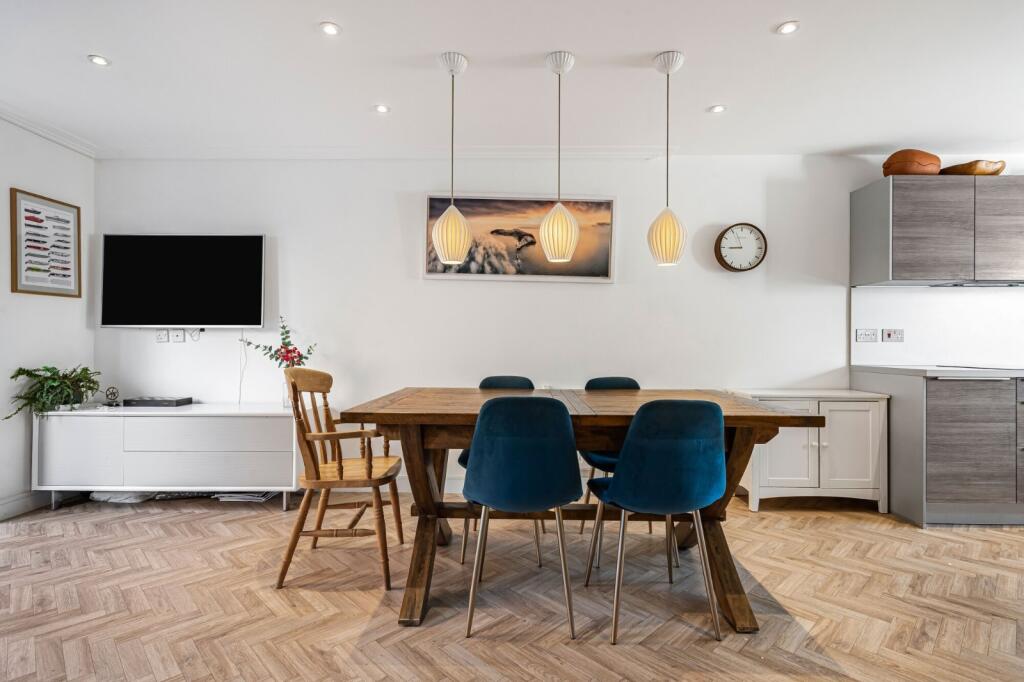 House in Waverley, Haslemere - More