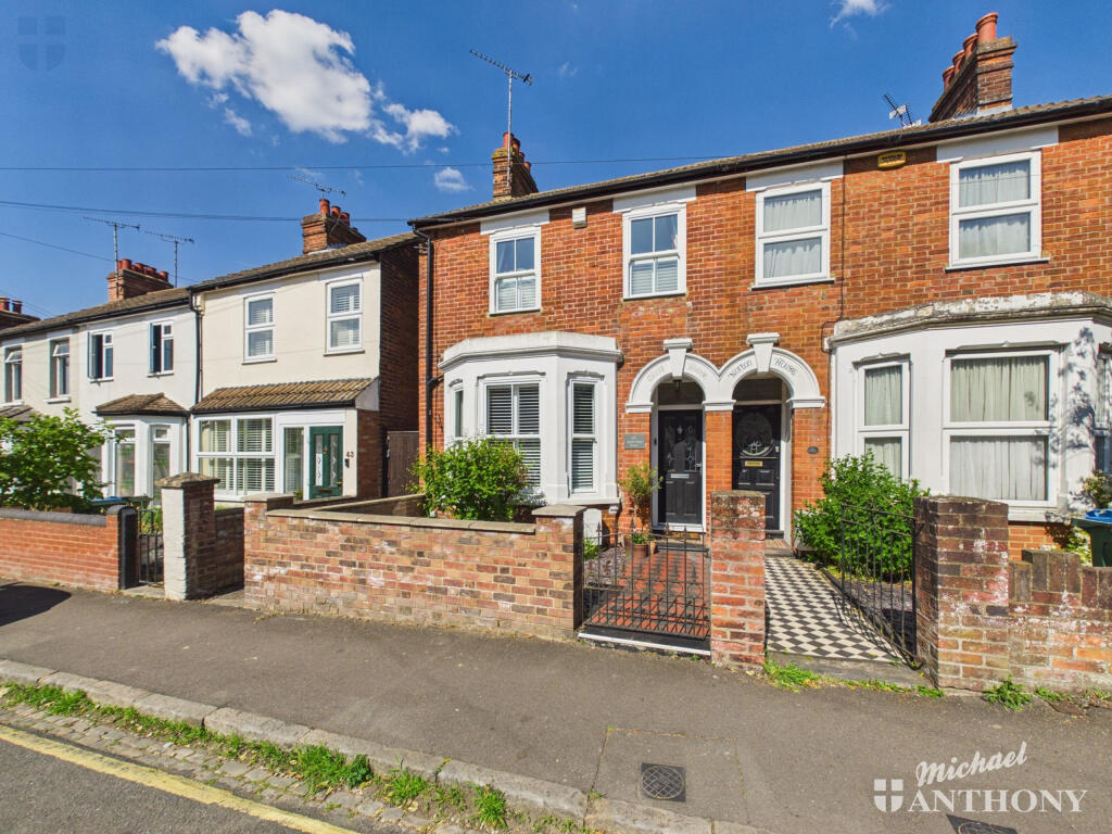 3-bed semi-detached on Highbridge Road, Aylesbury, £400,000