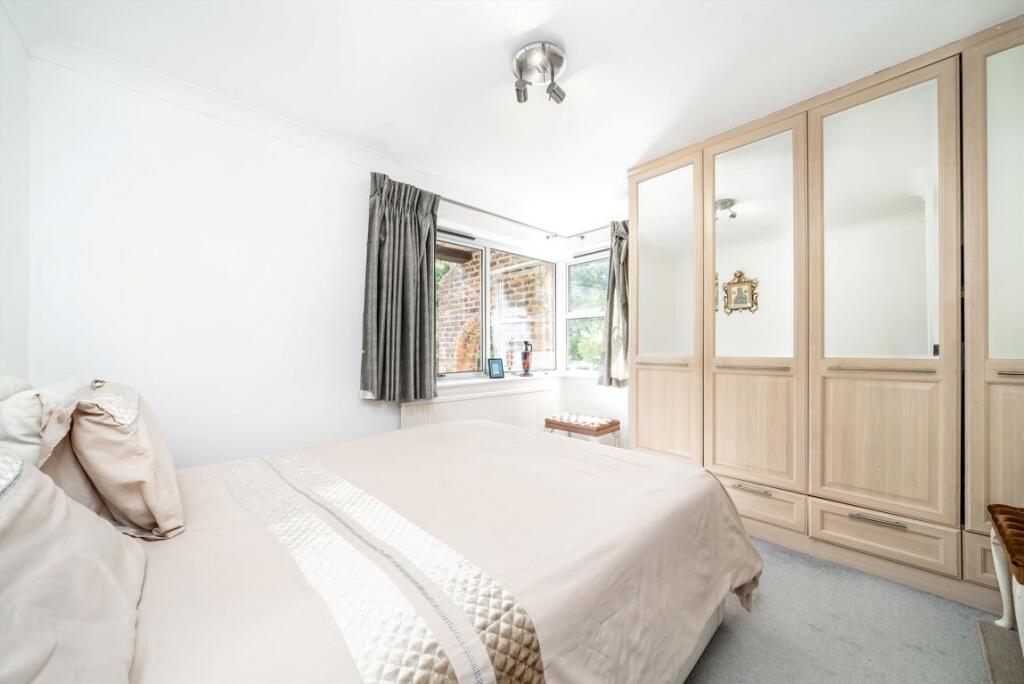 Apartment in Weybridge - View 5