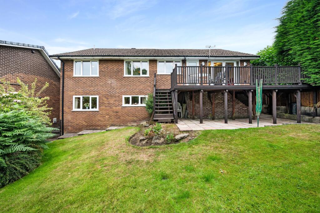 47, Higher Dunscar, Egerton, BL7 | Spacious 4-Bed Egerton Home Close to Schools and Amenities photo 4