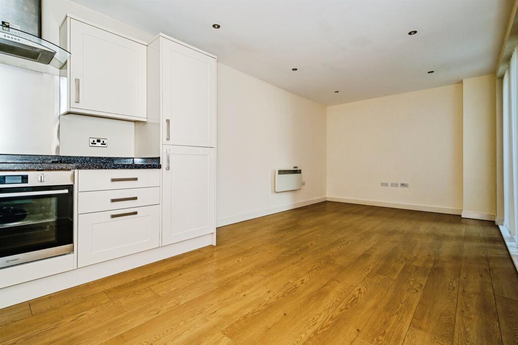 Apartment in Horsham, New Town - View 2