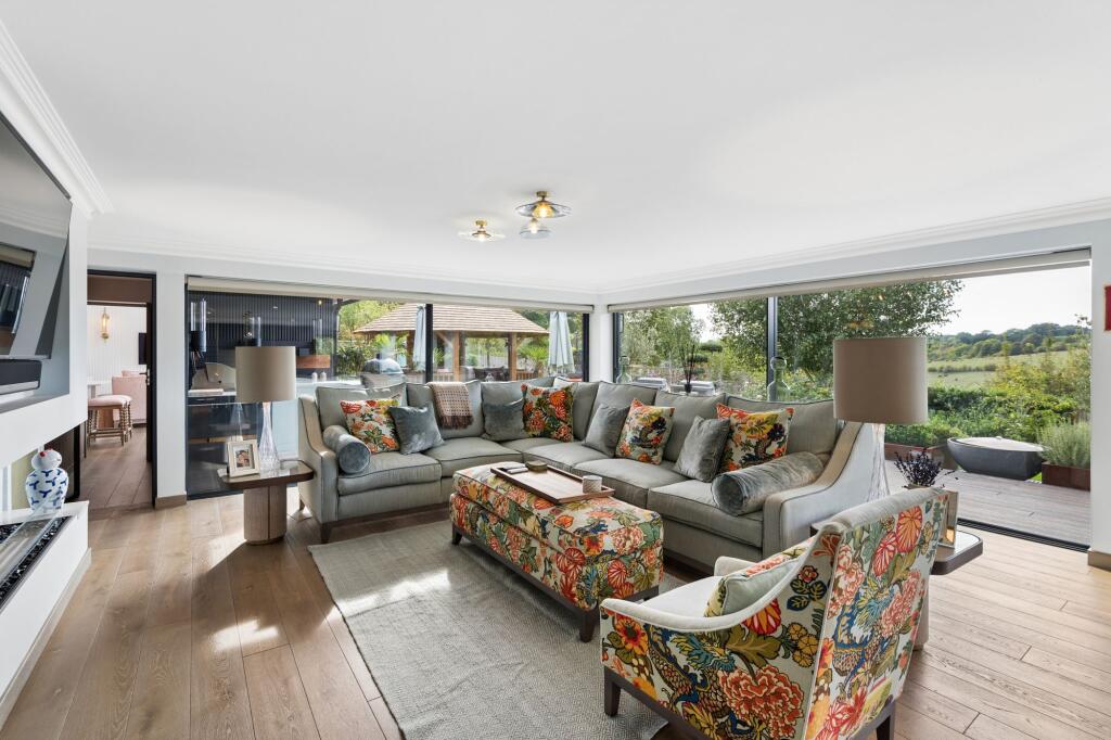 House in Forty Green, Holtspur, Beaconsfield - View 5