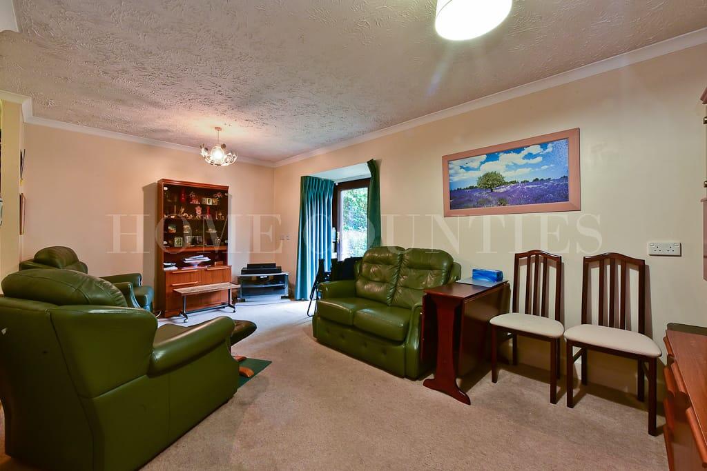 Apartment in Hertsmere, Hertfordshire - View 3