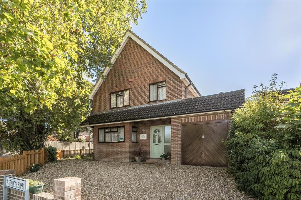 Main image of property: Station Road, Twyford, Reading, Berkshire, RG10