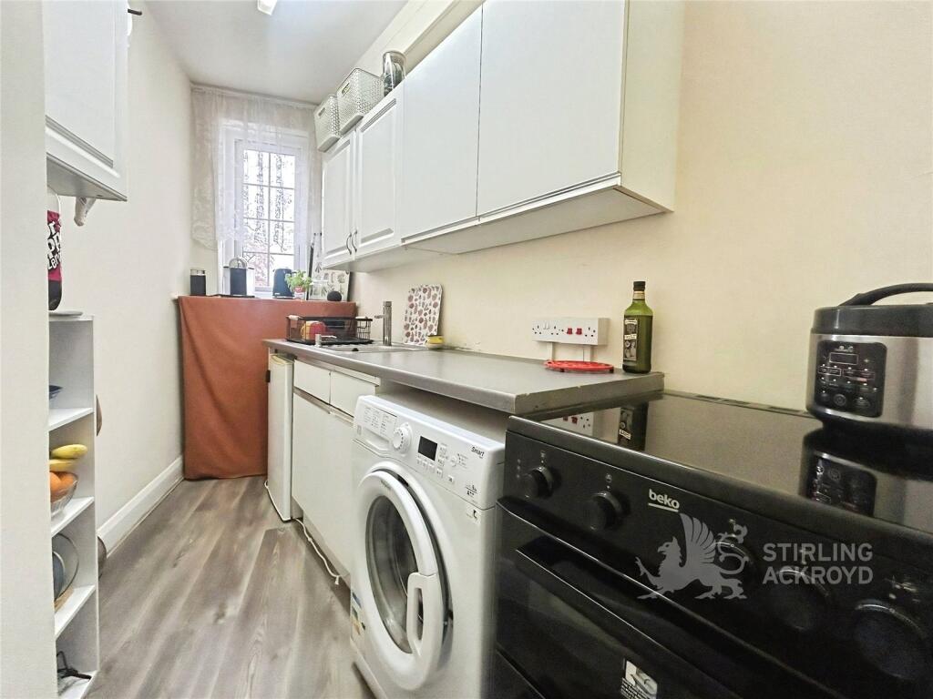 Apartment in Guildford, Charlotteville - View 4