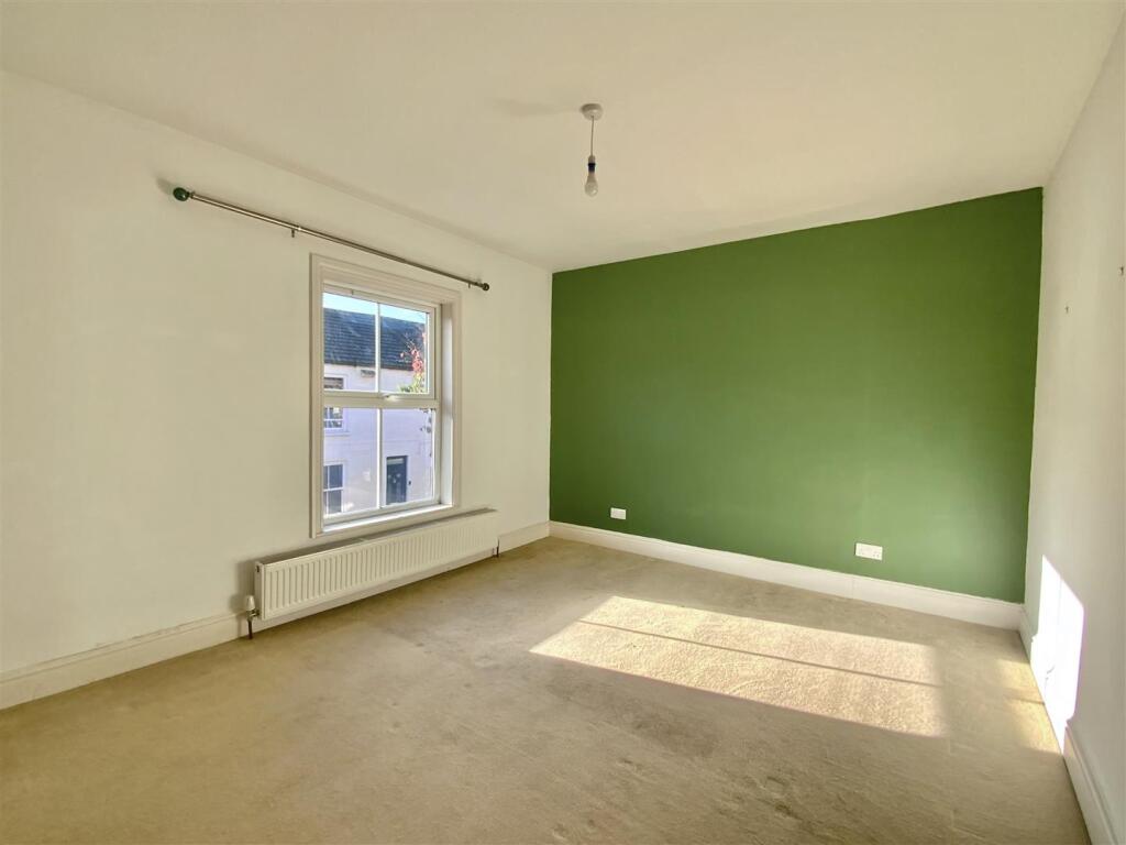 House in Milton Keynes, New Bradwell - View 5