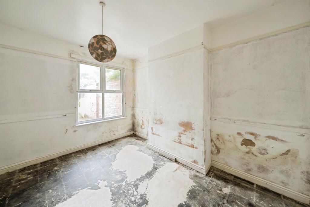 House in Wirral, Liverpool City Region - View 4