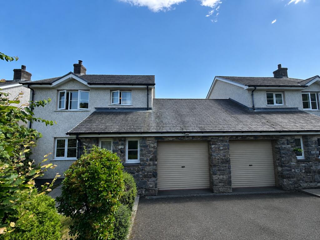Main image of property: Maes Treflyn, Bala