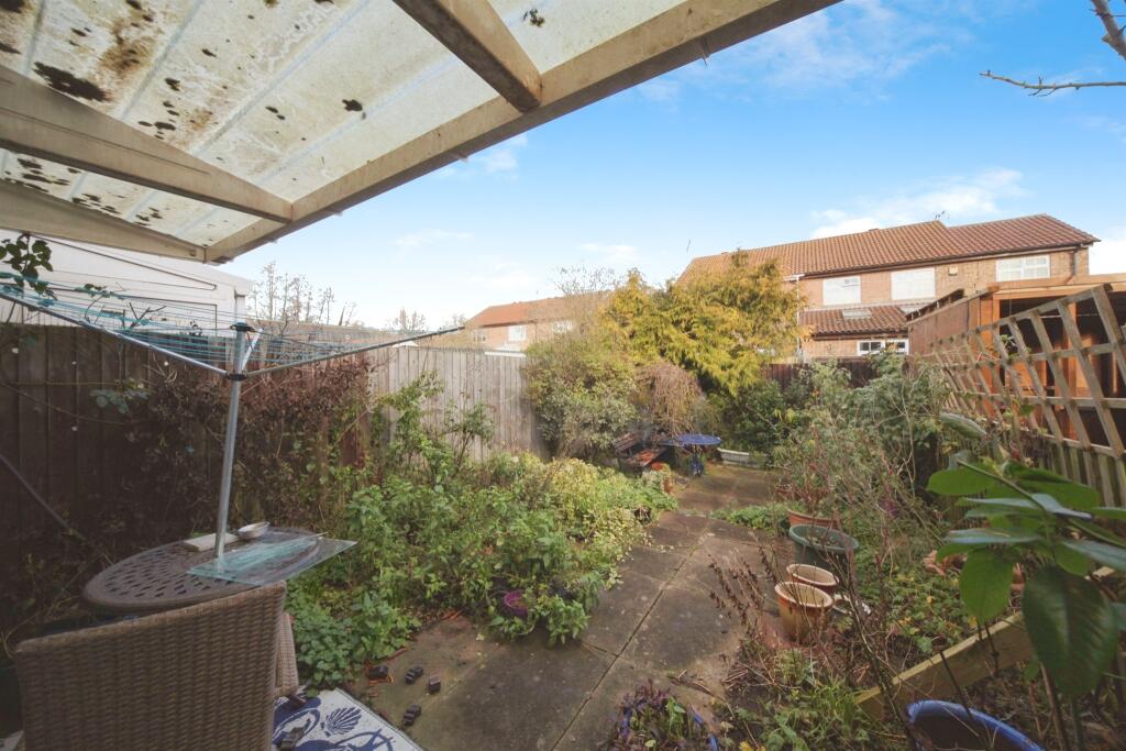 Fensome Drive, Houghton Regis, DUNSTABLE photo 3