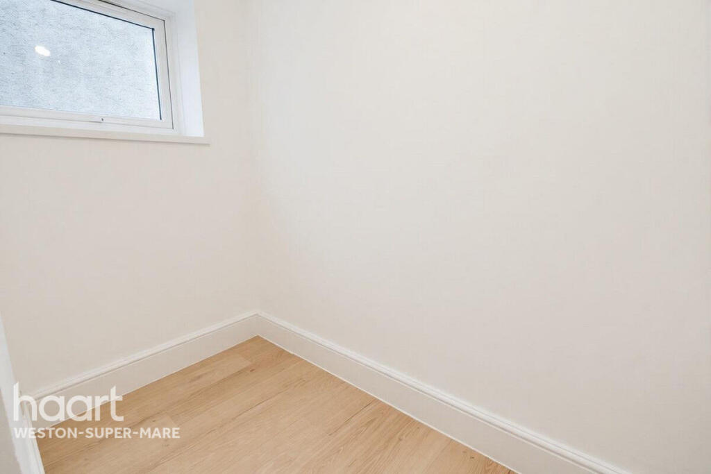 Apartment in Weston-super-Mare, Cliftonville - View 4