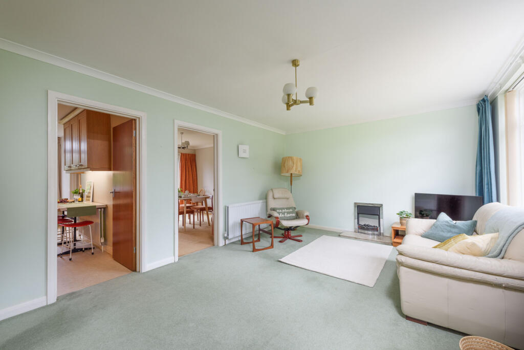 Brands Hill Avenue, High Wycombe, HP13 photo 4