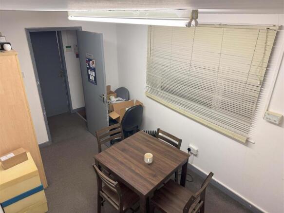 Unit 1a small office.jpg