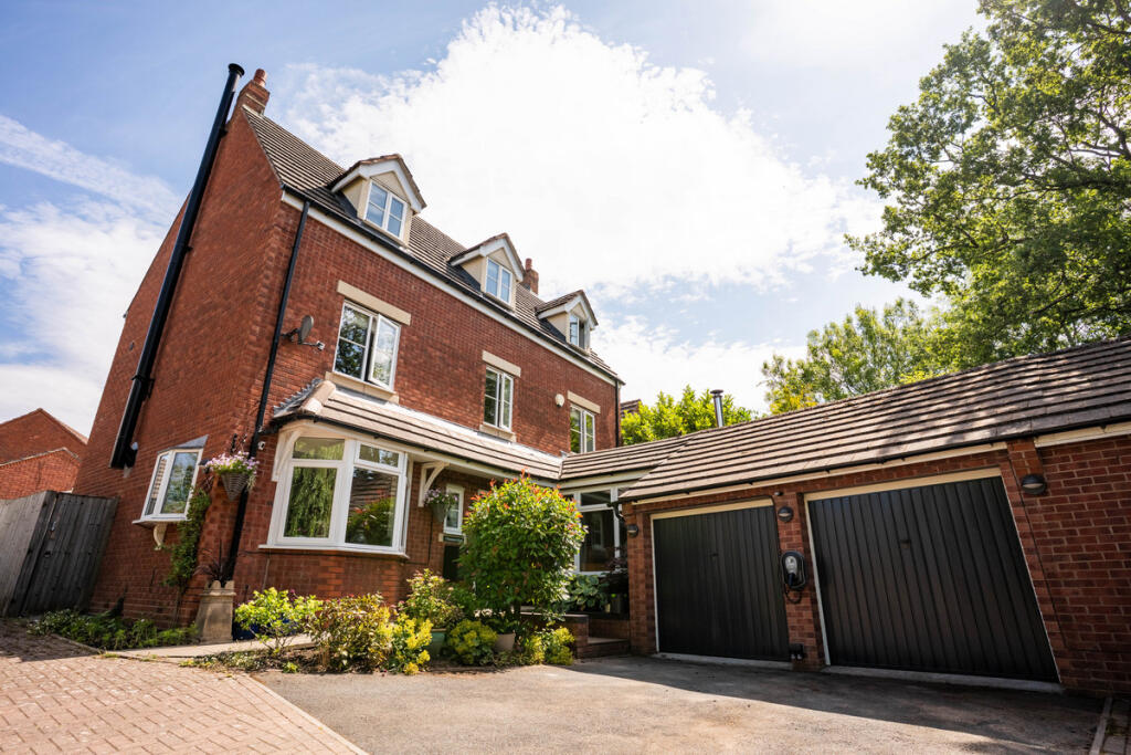Main image of property: Penshurst Road Bromsgrove, Worcestershire, B60 2SL