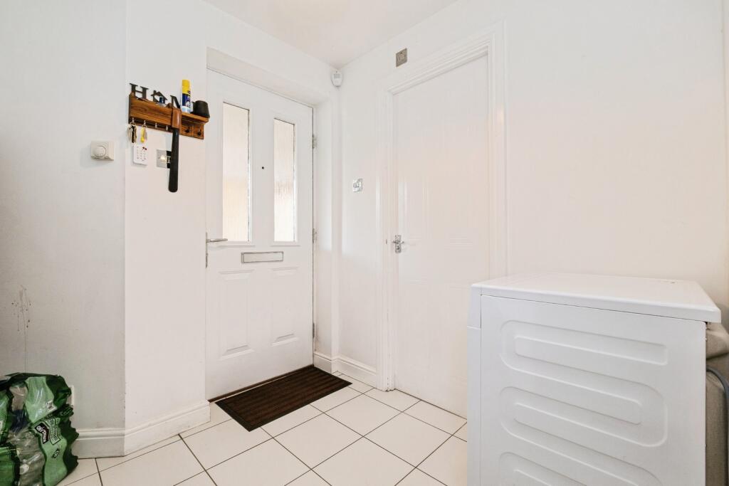 House in Epping Forest, Loughton - View 2
