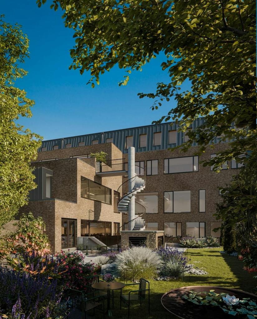 EXTERIOR 2 *