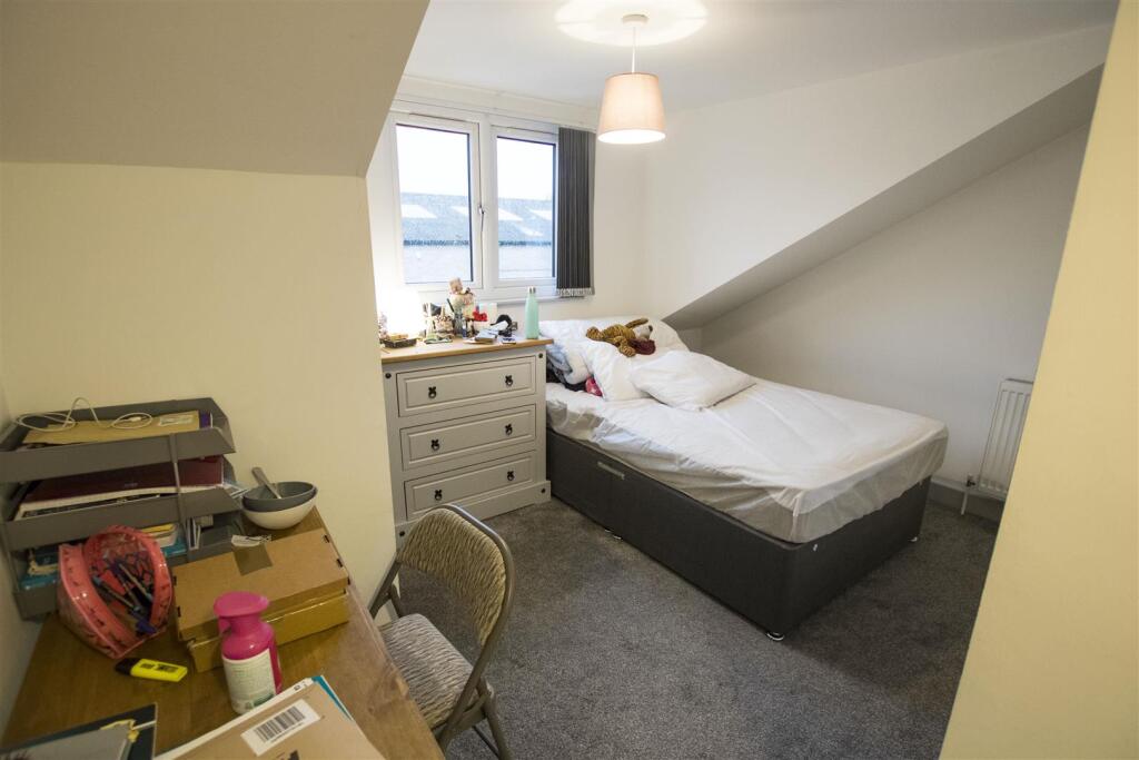 6 bedroom house for rent