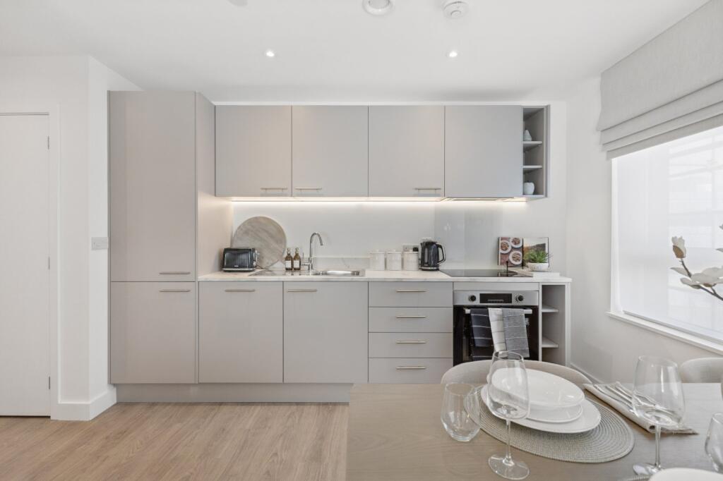Apartment in Stevenage, Hertfordshire - View 5