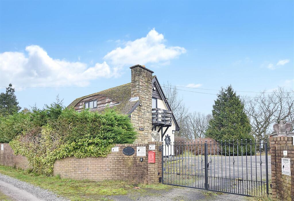 Main image of property: Stryt Issa, Pen-Y-Cae, Wrexham