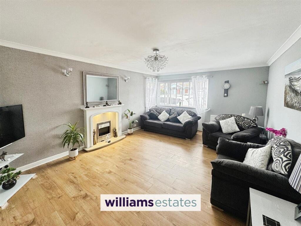 First Avenue, Prestatyn, LL19 photo 3