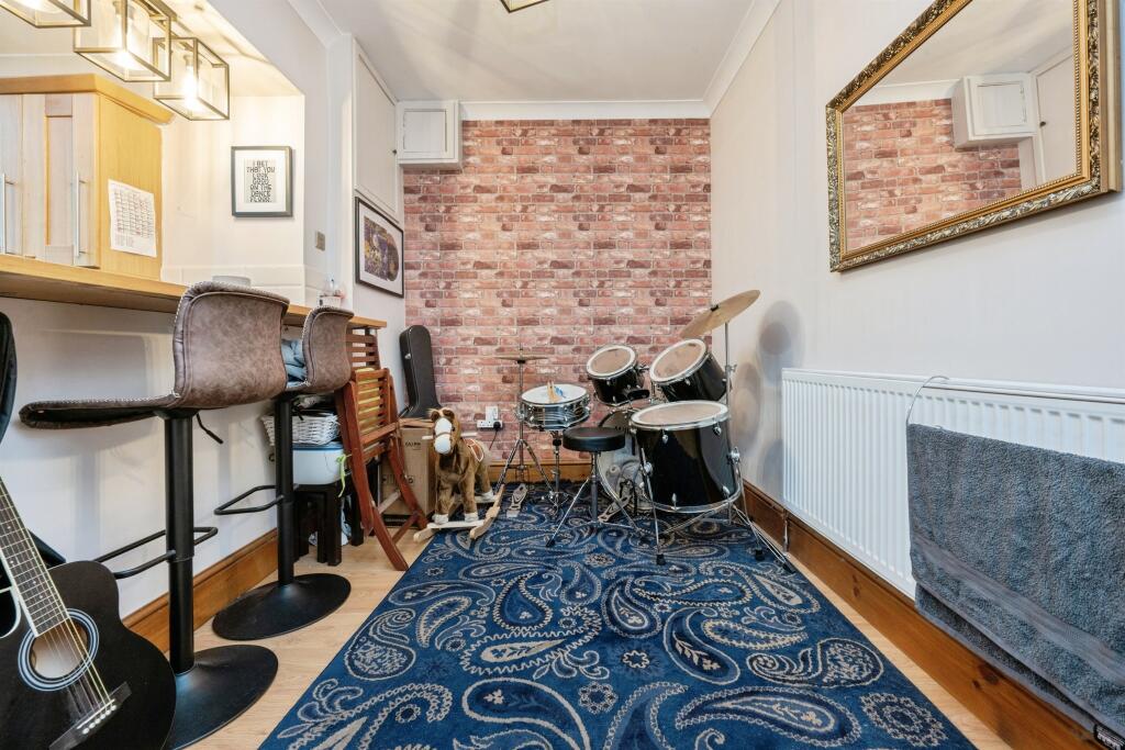House in Stewartby, Bedford - More