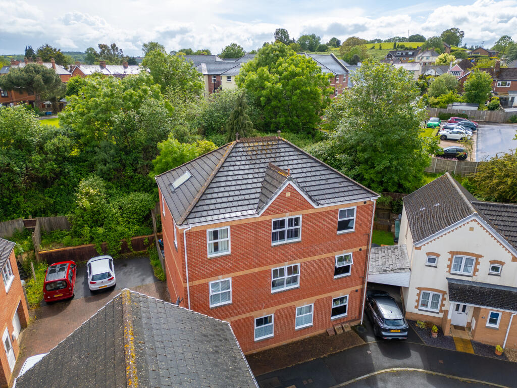 Main image of property: 27 Raleigh Drive, Cullompton, Devon, EX15 1FZ