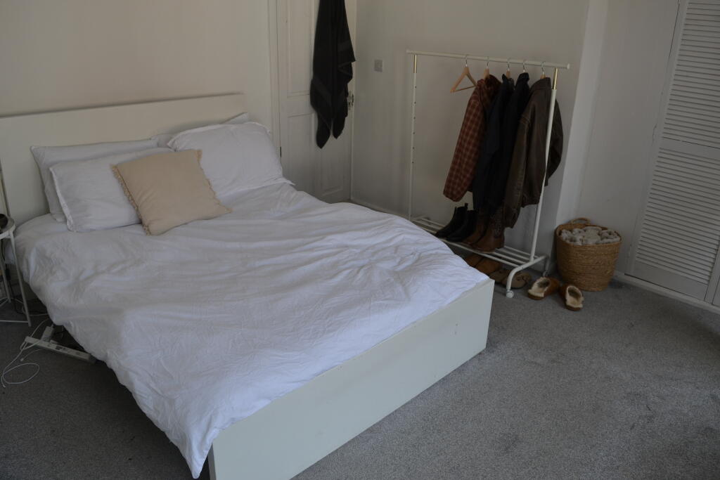 4 bedroom end of terrace house for rent