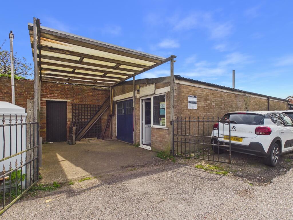 Main image of property: 2 Bashfords Lane, Worthing, West Sussex, BN14 8AF