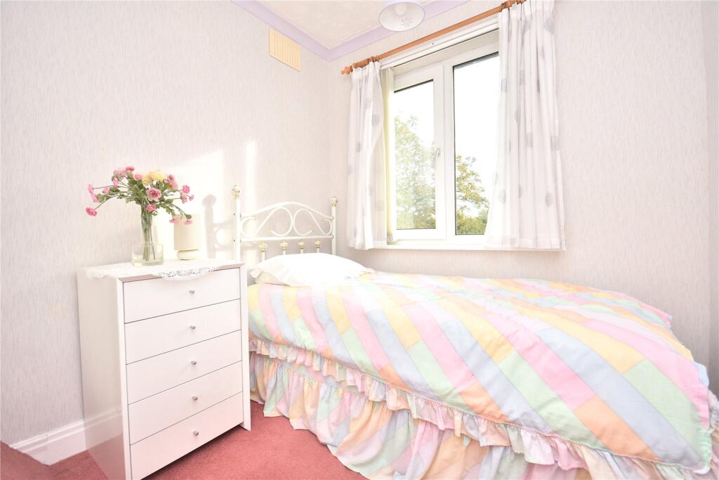 House in Leeds, Colton Common, Manston - More