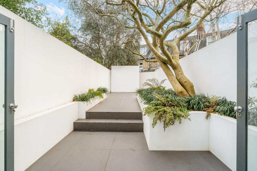 House in Twickenham - View 4