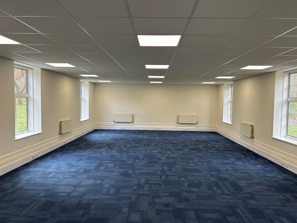 70-4 large office to let