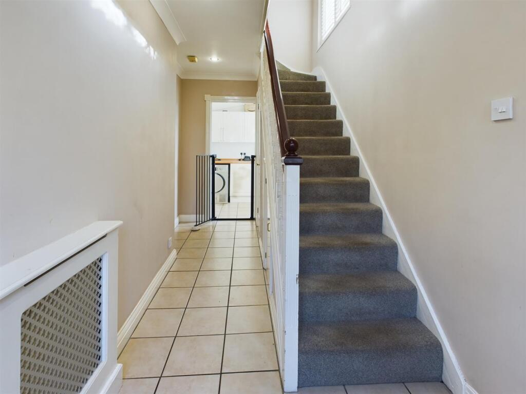 House in Coulsdon, Hooley - More