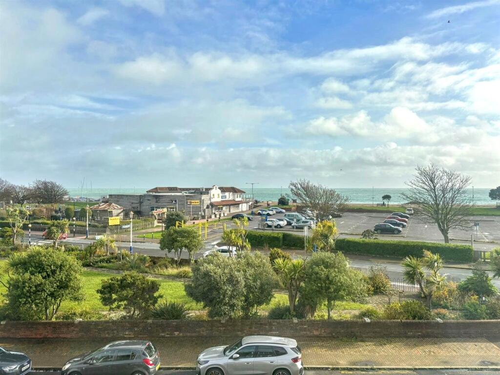Royal Parade, Eastbourne photo 3
