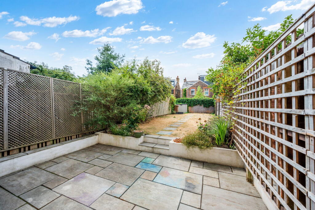 House in Redhill - View 4