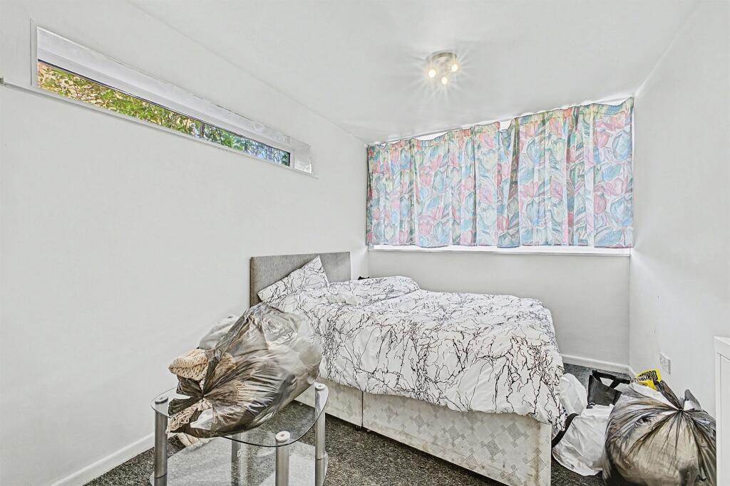 Apartment in Northampton - More