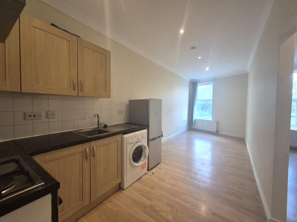 Main image of property: Brighton Road, 43C Brighton Road, South Croydon