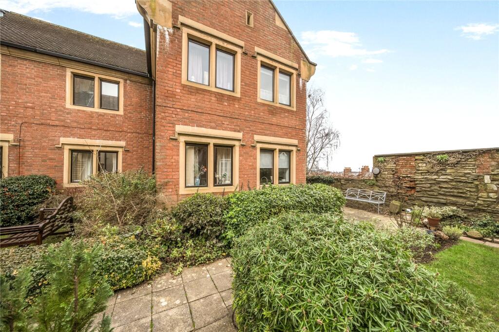 2-bed flat on College Court, Ludlow, Shropshire, £155,000